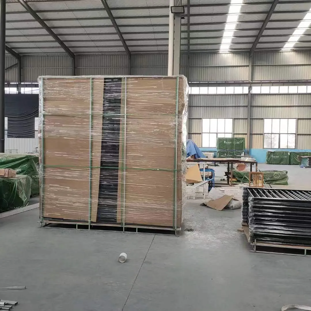 Export packaging for aluminum fence panels